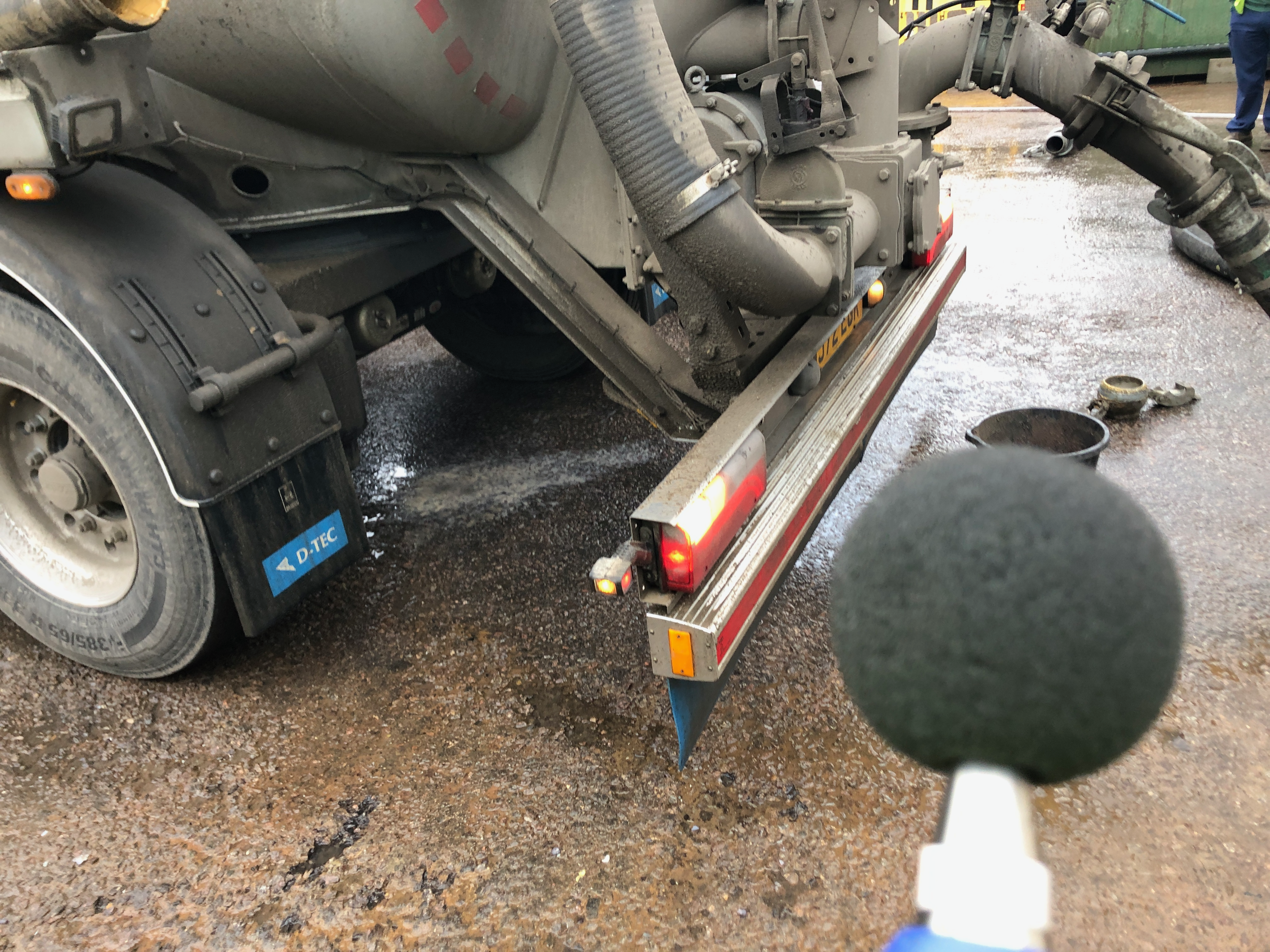 Waste4Generation loading area at Earlstrees Industrial Estate, Corby — articulated truck engine and trailer vacuum pump dominant sources